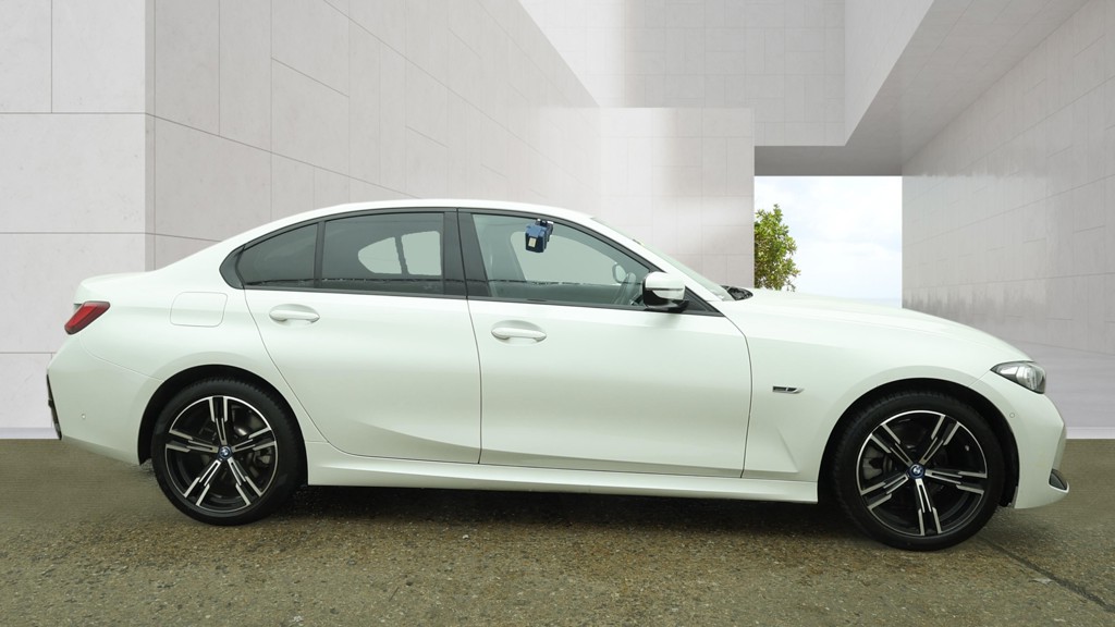 BMW 3 Series — photo 4
