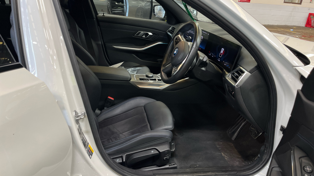 BMW 3 Series — photo 9