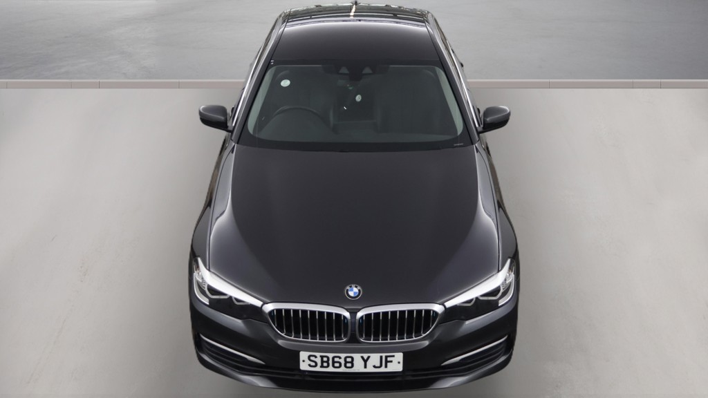 BMW 5 Series — photo 7